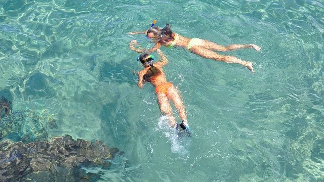 INEDIT: Snorkeling si scuba diving contra...unui sac de deseuri