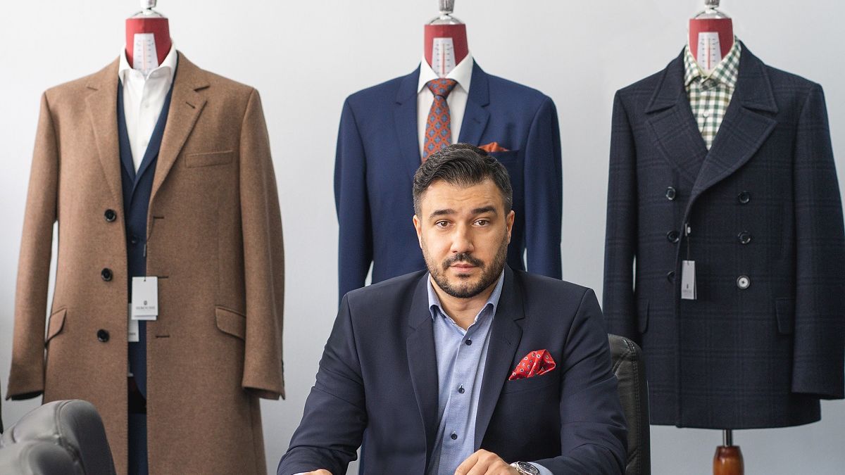 Brandul Seroussi anunță numirea lui Andrei Bușoi în funcția de Director General. Ținute Seroussi au ajuns pe scena Oscarurilor și în filmul The Protege, cu Michael Keaton și Samuel L. Jackson