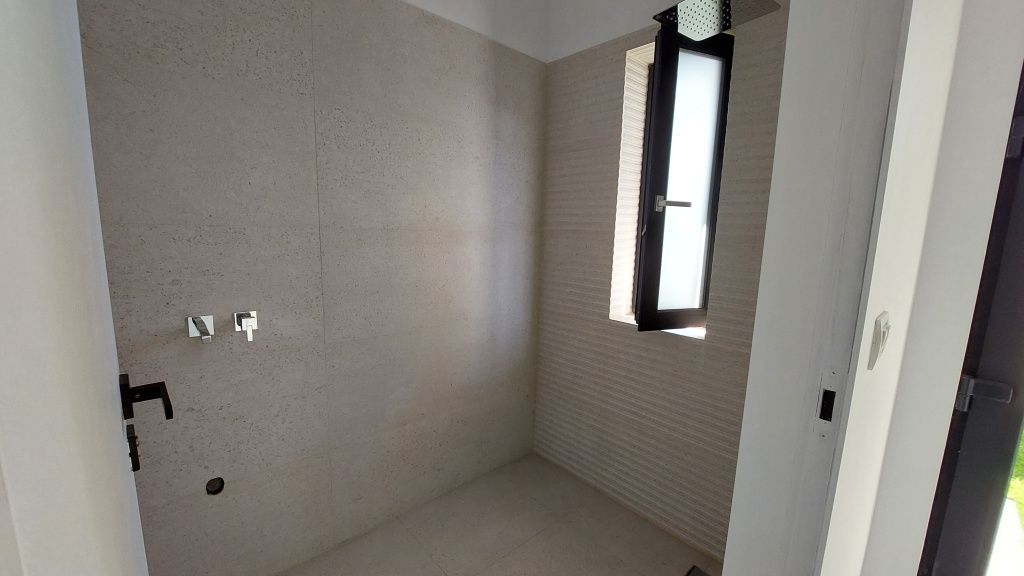 Cum arată o vilă nouă de peste jumătate de milion de euro din zona Pipera - Imagine 81