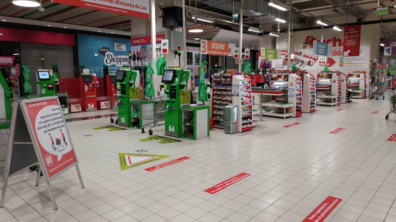 Coronavirus | Magazinele Auchan își modifică programul de funcționare și suspendă transportul gratuit maxi-taxi pentru clienți pe toate rutele