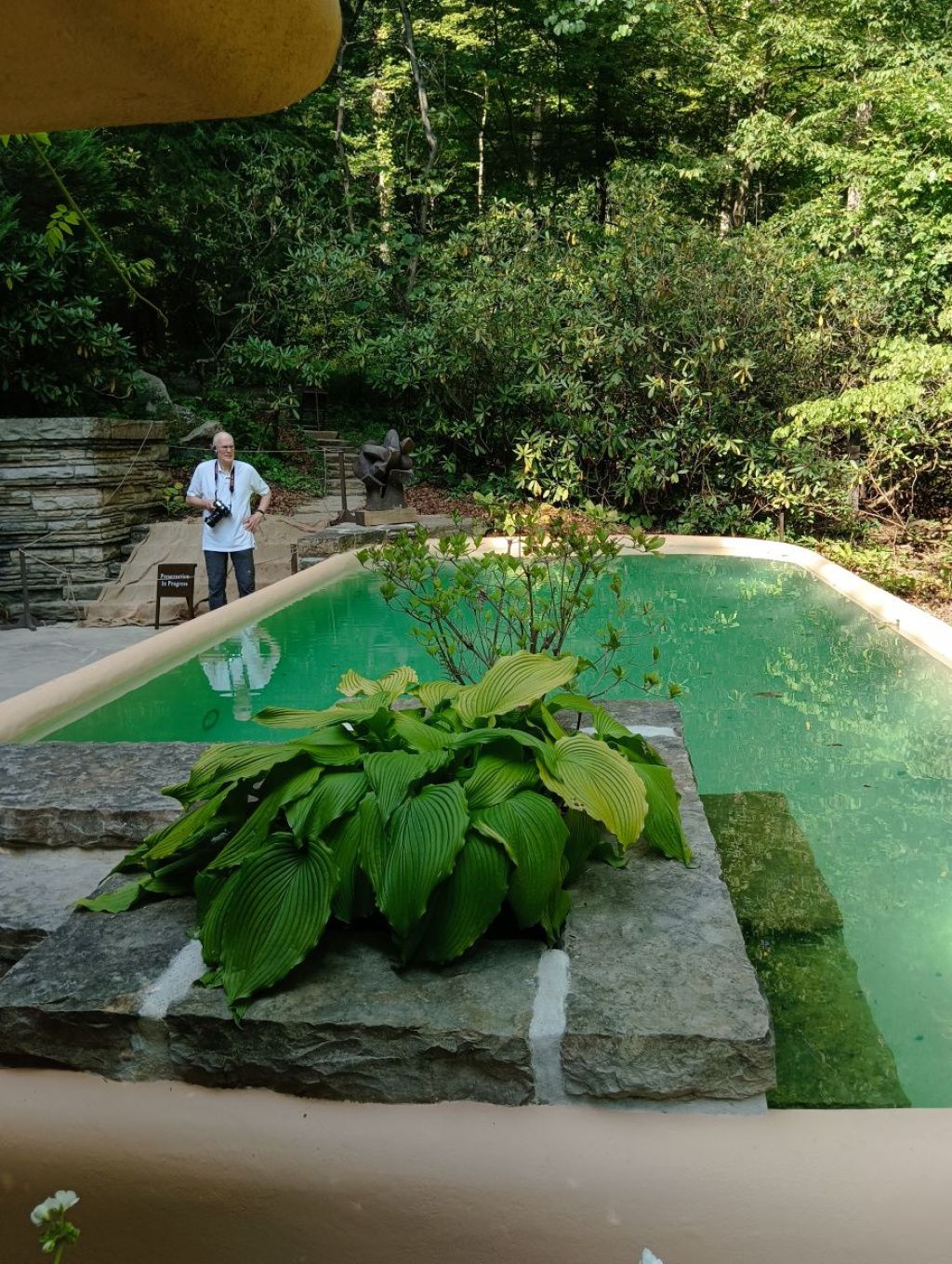 Cum arată Fallingwater, cea mai frumoasă casă din America, construită pe o cascadă - Imagine 47