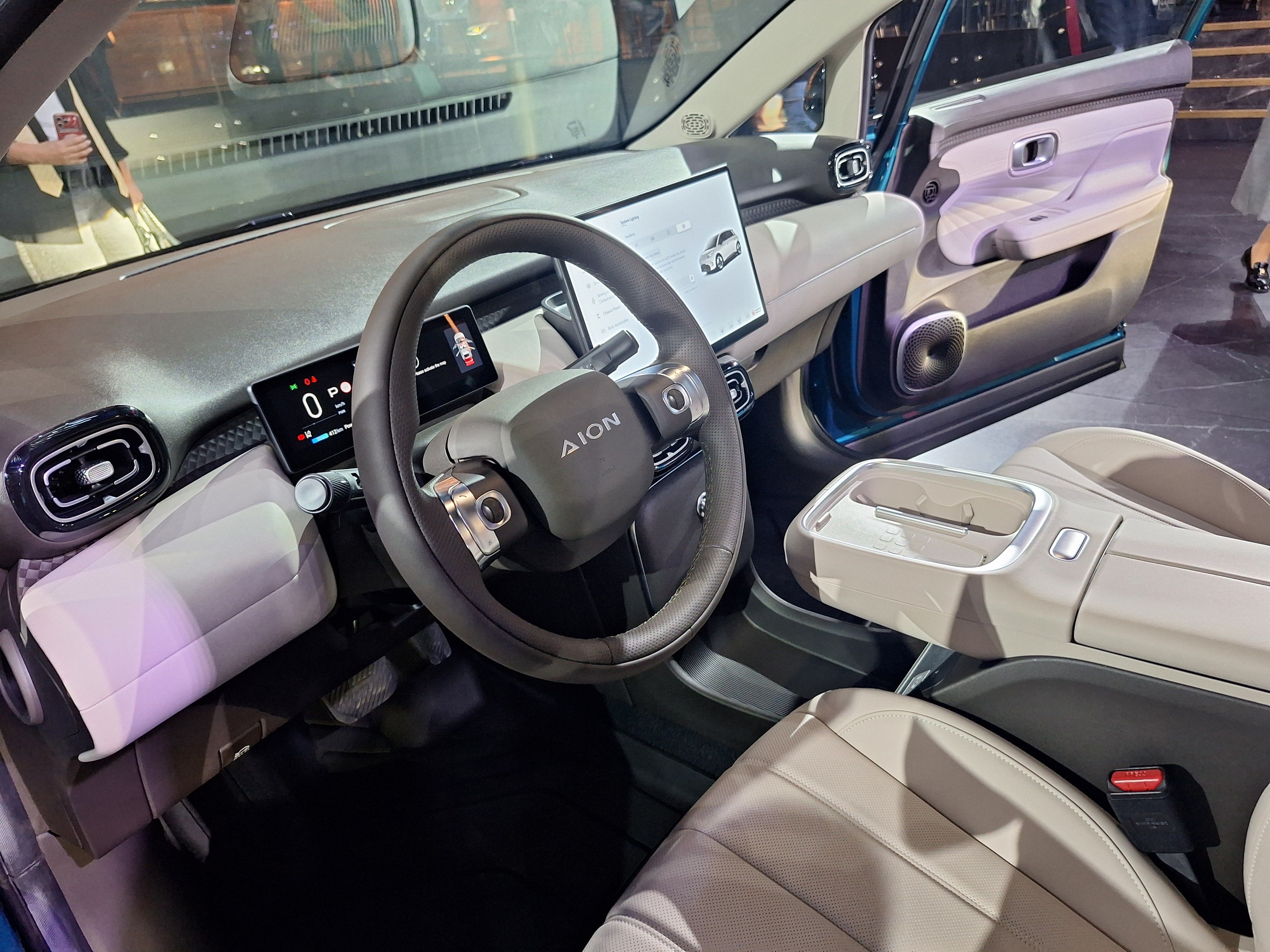 FOTO | GAC Aion intră pe piața din România cu două modele electrice. Care vor fi prețurile noilor mașini chinezești - Poza 4