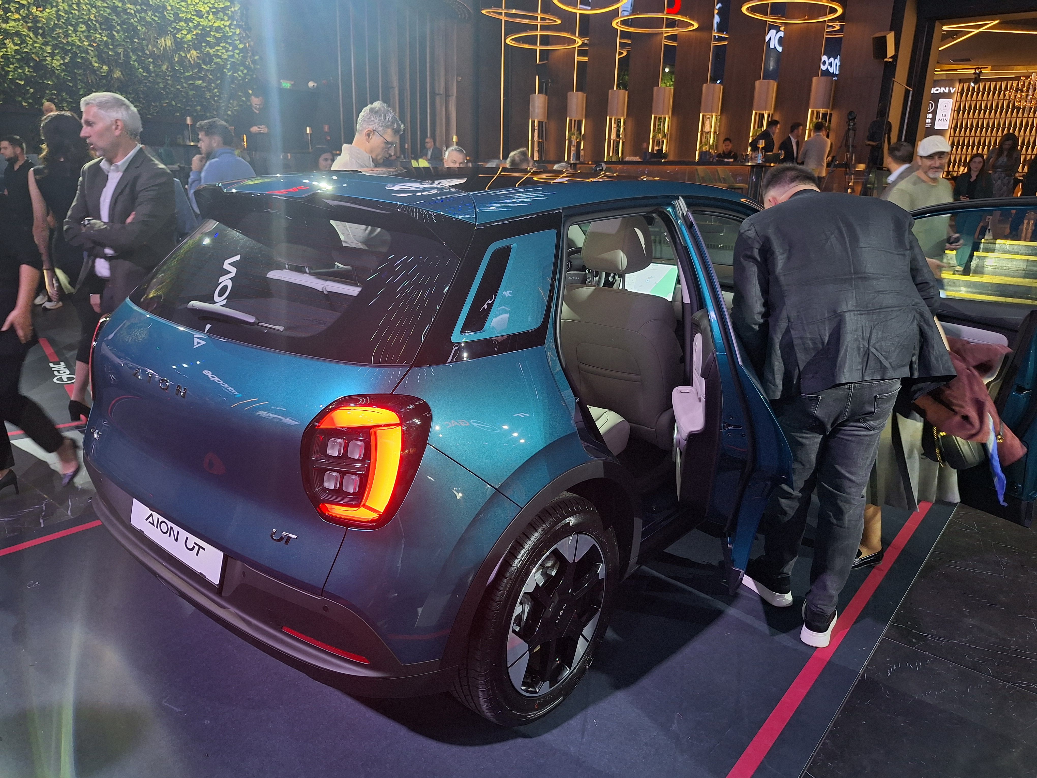 FOTO | GAC Aion intră pe piața din România cu două modele electrice. Care vor fi prețurile noilor mașini chinezești - Poza 6