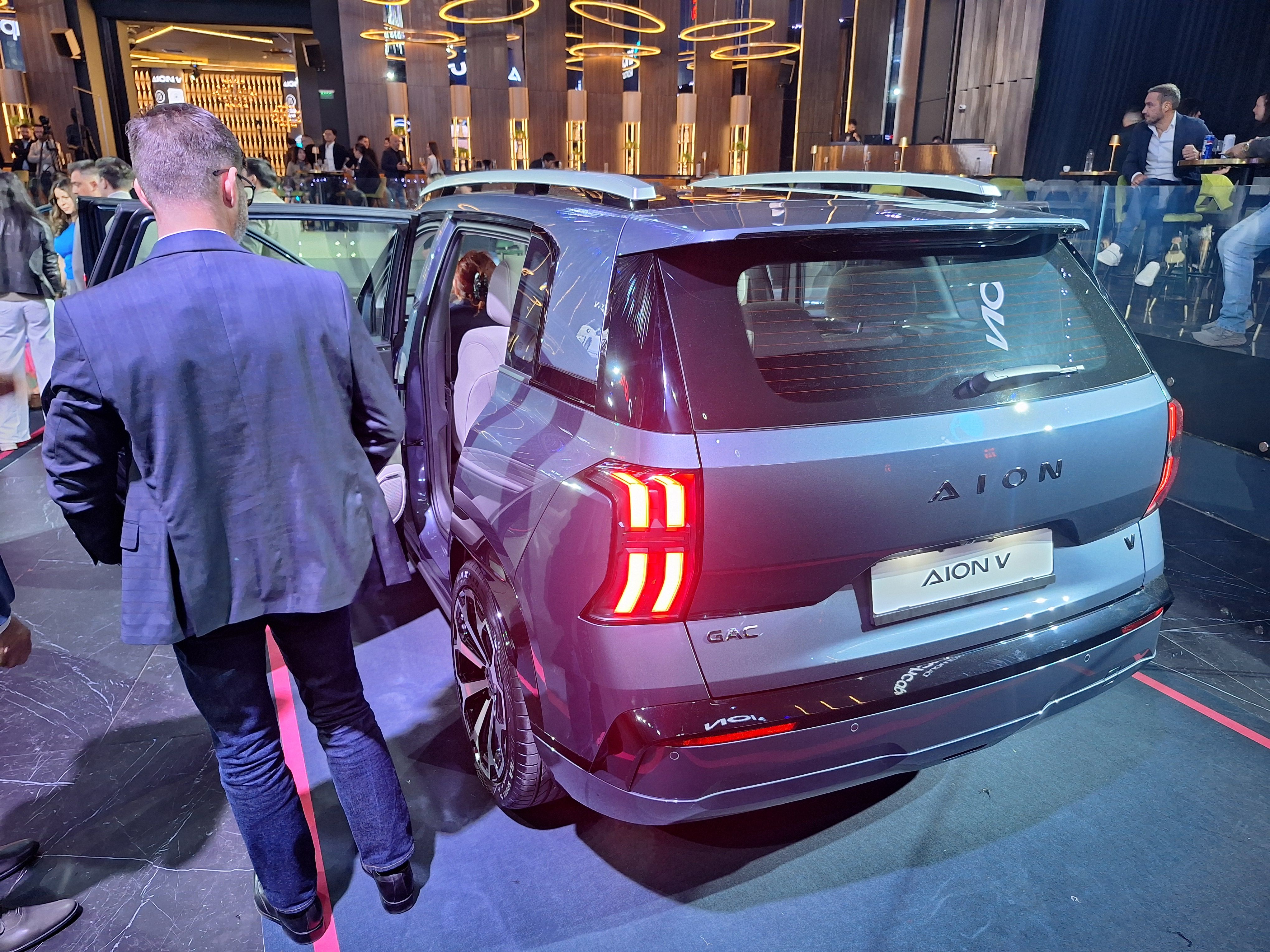 FOTO | GAC Aion intră pe piața din România cu două modele electrice. Care vor fi prețurile noilor mașini chinezești - Poza 3