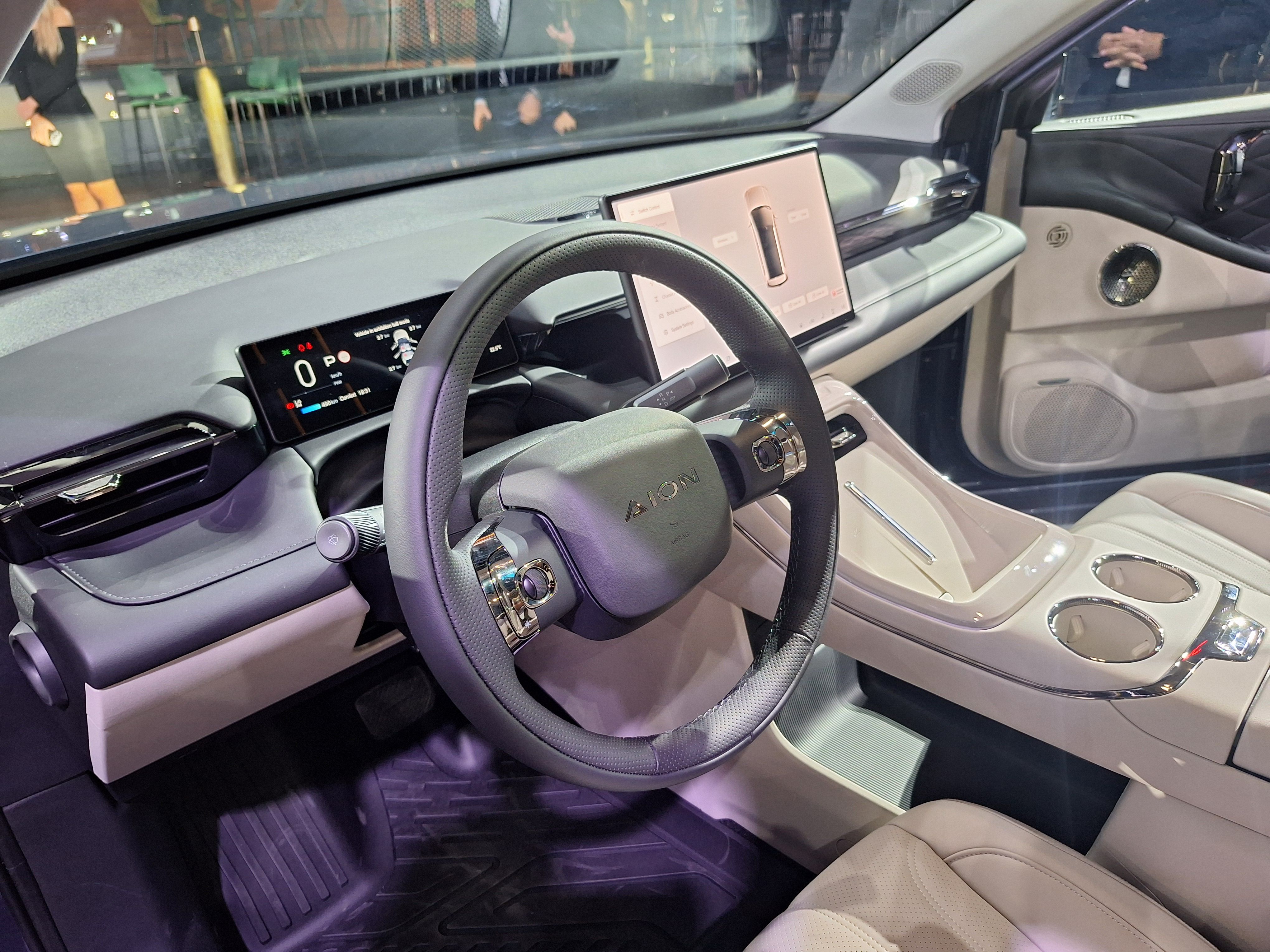 FOTO | GAC Aion intră pe piața din România cu două modele electrice. Care vor fi prețurile noilor mașini chinezești - Poza 8
