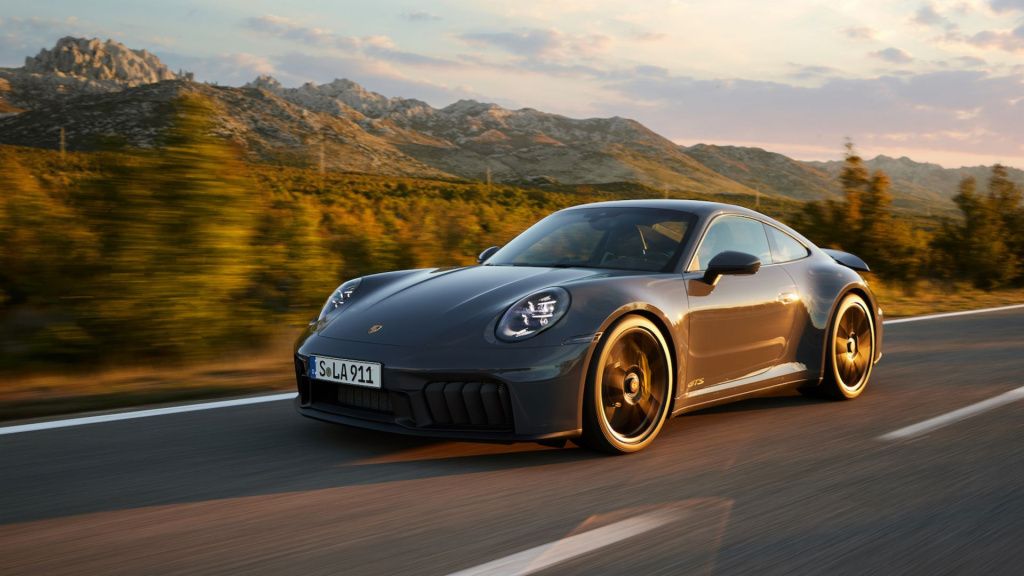 GALERIE FOTO | Porsche a prezentat primul 911 cu motor cu tehnologie hibridă - Imagine 19