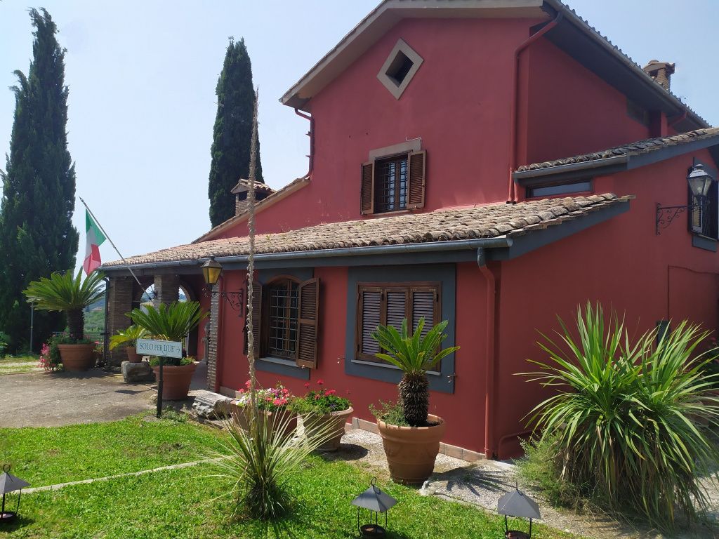 Cel mai mic restaurant din lume este în Italia, iar o masă costă peste 500 de euro. Rezervările - Imagine 1