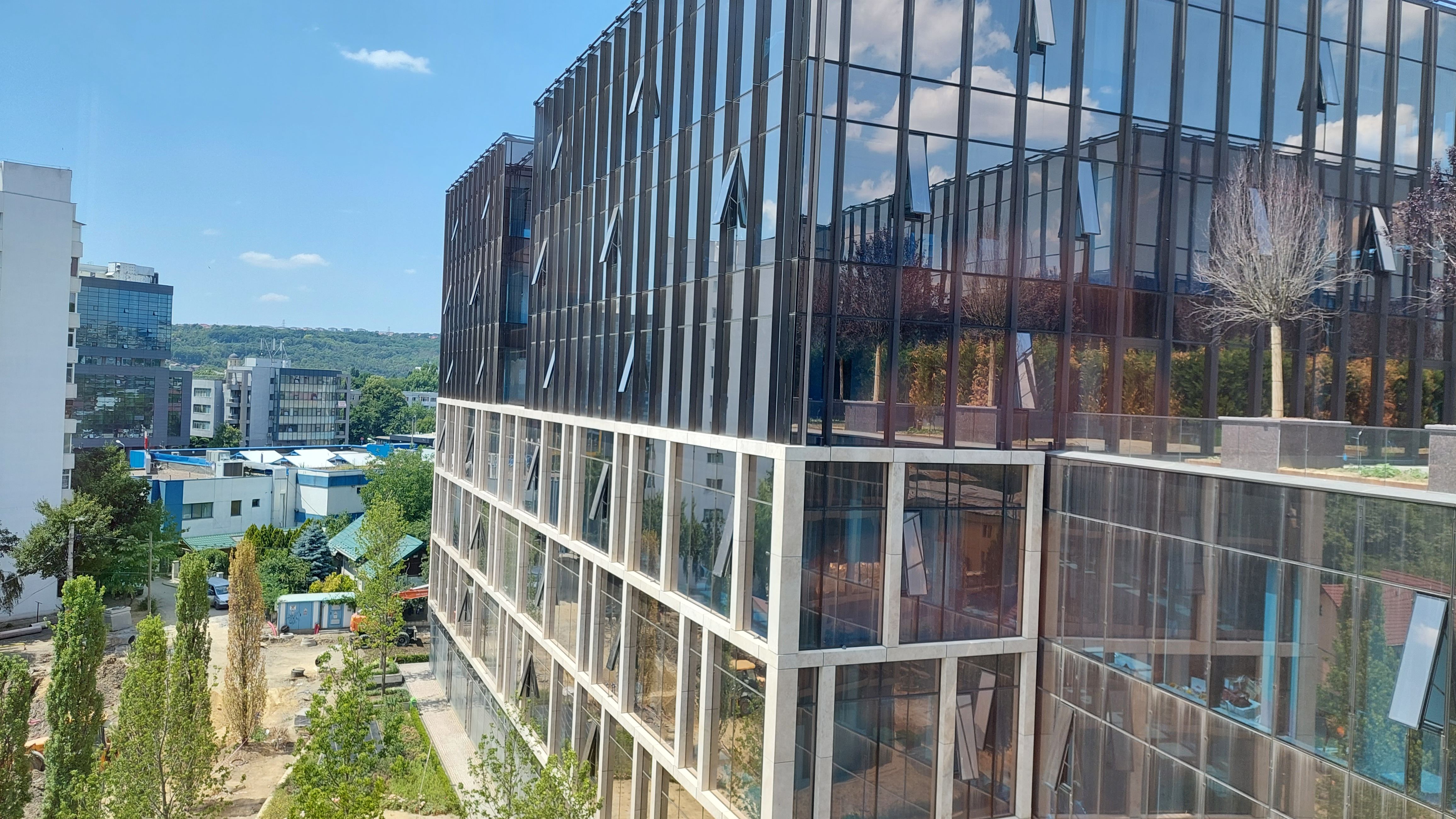 Iulius a trecut la amenajarea celei mai mari clădiri de birouri din România, care va găzdui Amazon la Iași