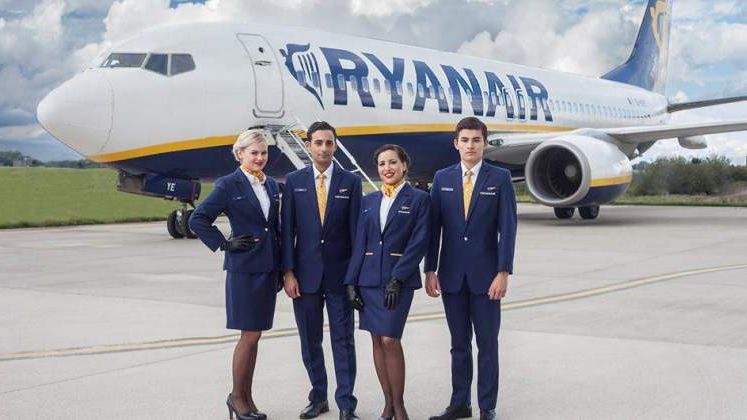 Ryanair recruteaza personal in Bucuresti si Cluj. Care sunt conditiile de angajare