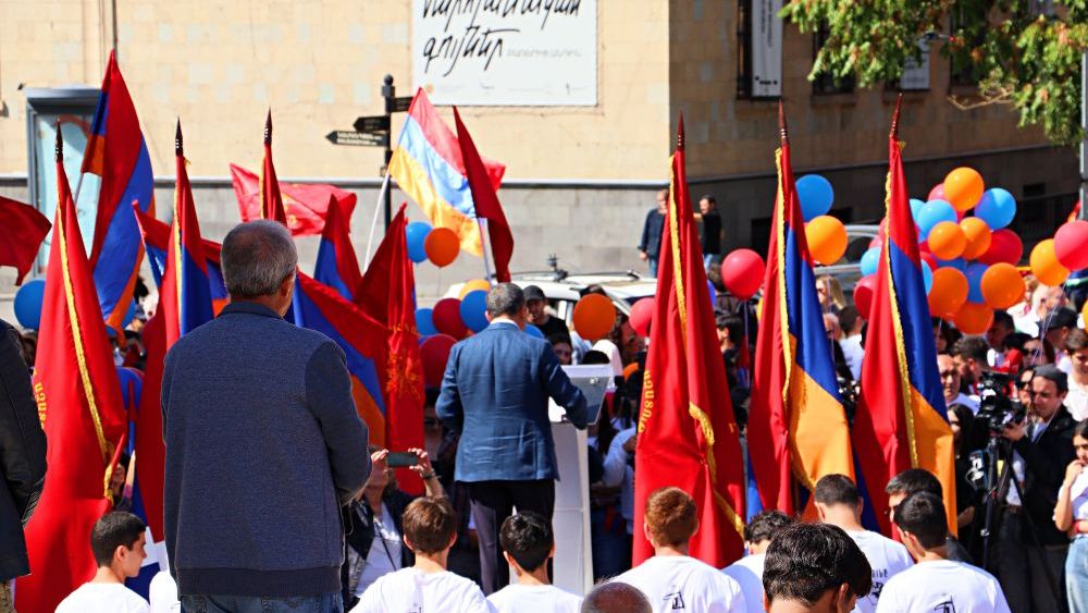 Alegeri legislative în Armenia, țara care a rupt ”lanțul de iubire” cu Vladimir Putin