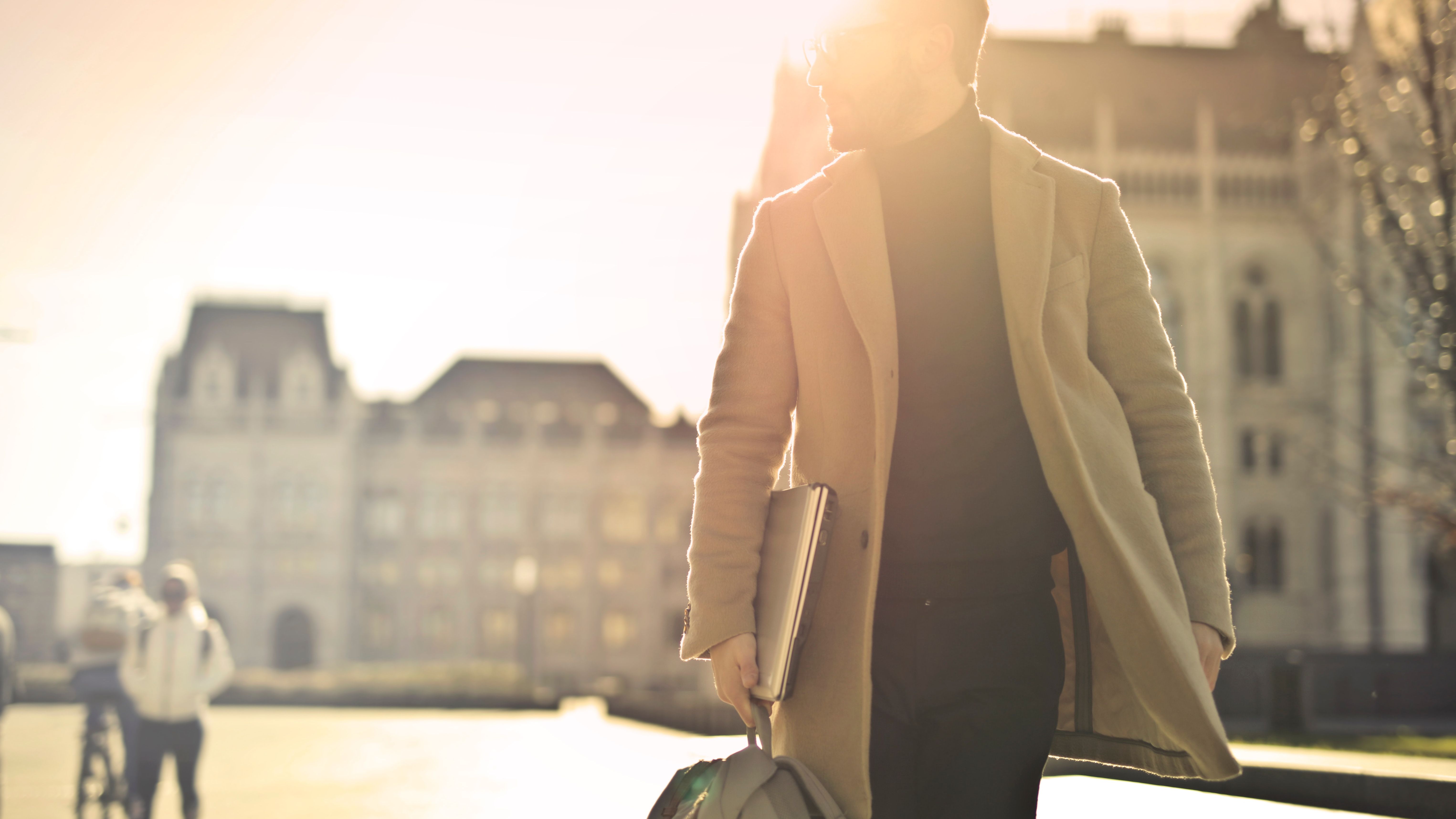 Cum să te descurci ca expat în București. Primele lucruri pe care să le faci când ajungi în România