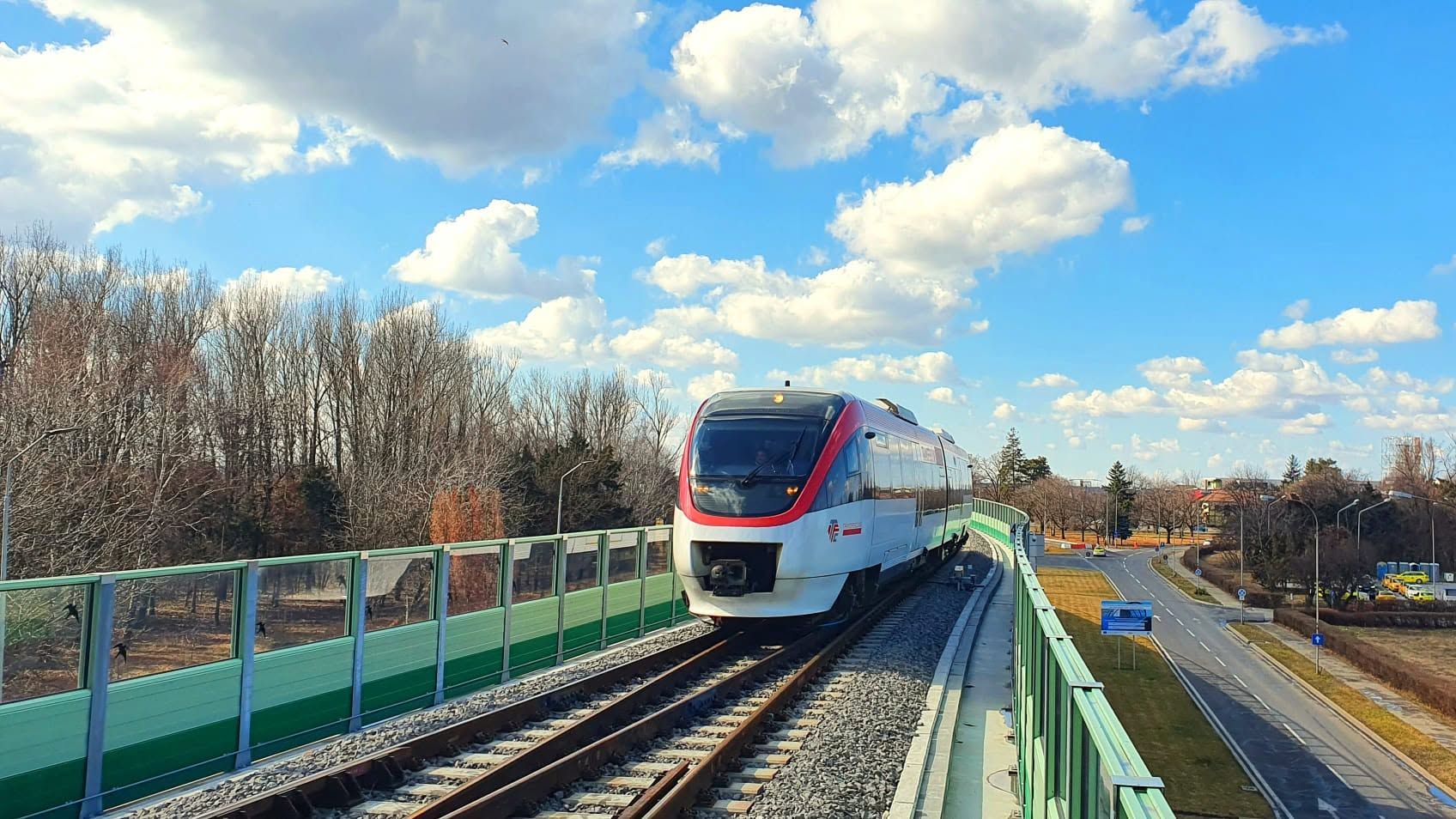 Mii de navetiști riscă să rămână fără trenurile obișnuite. 24 de curse vor fi anulate pe nouă rute din România