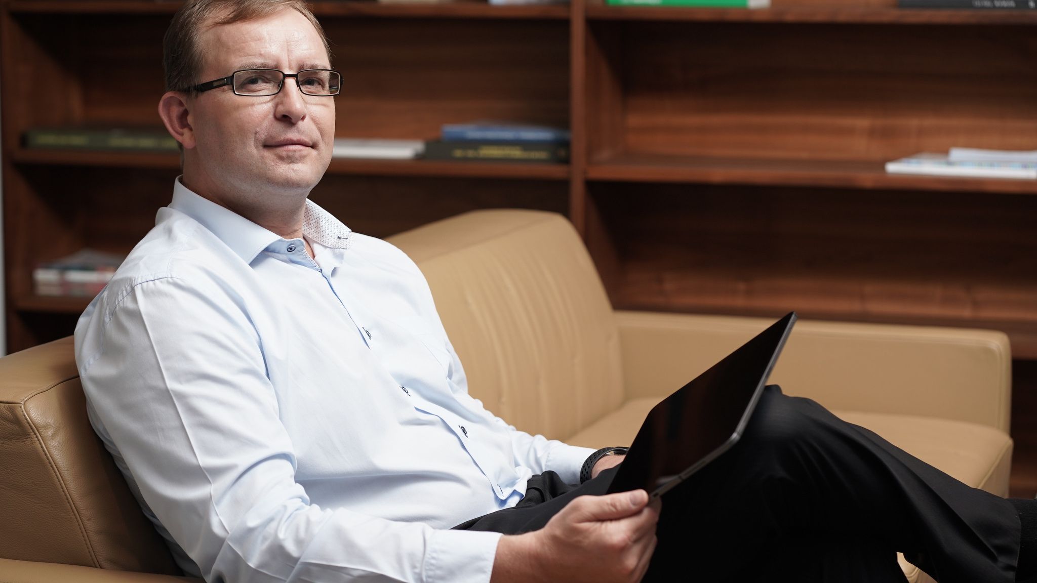 Cum au învățat bancherii să strângă bani? Zdenek Romanek, CEO Raiffeisen Bank: Nu te poți îmbogăți în două luni, ține de rutină