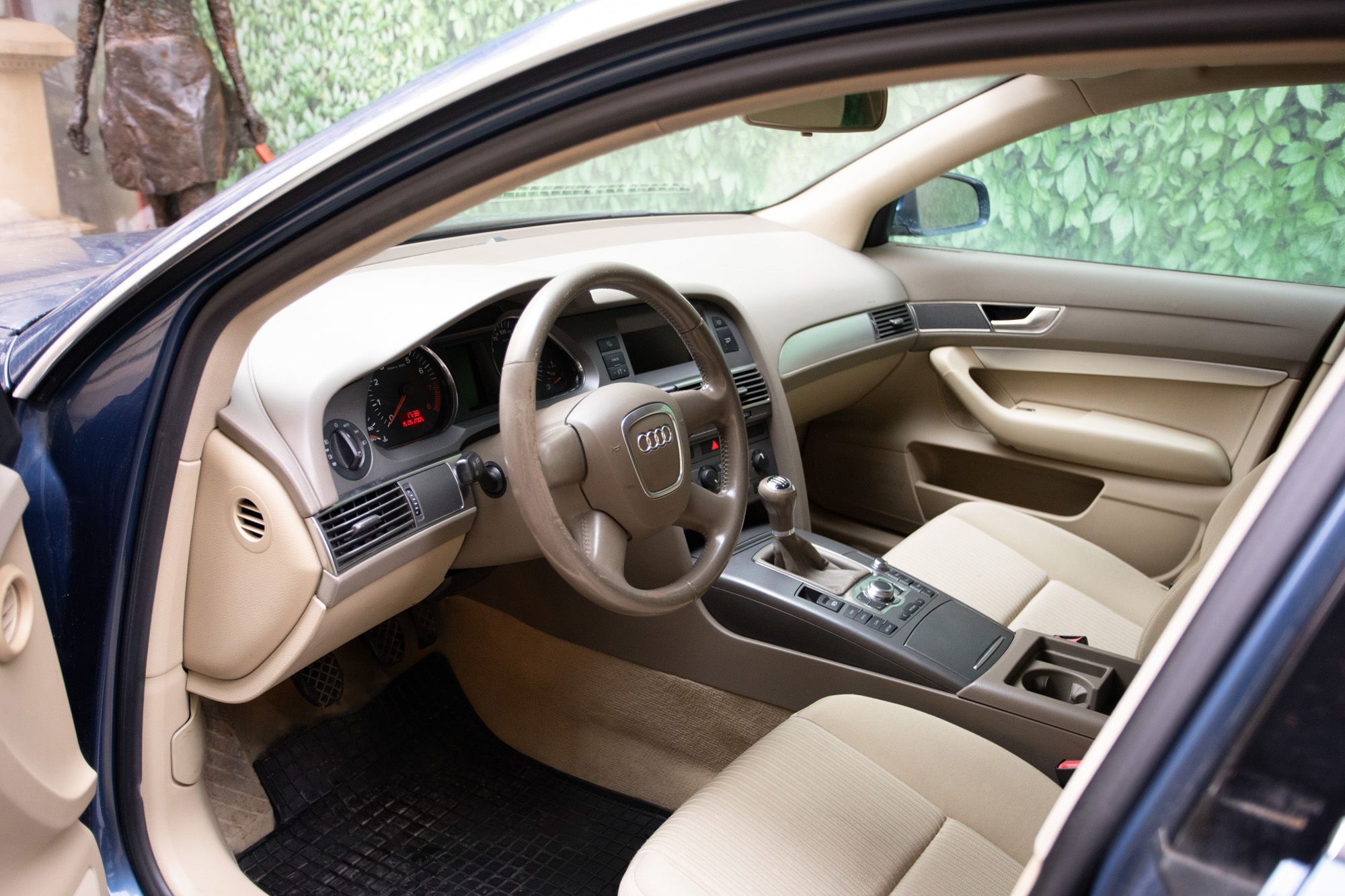 Galerie FOTO Un Audi A6, condus de Iohannis, scos la licitație: 1.000 de euro prețul de pornire. Cum poți participa - Poza 3