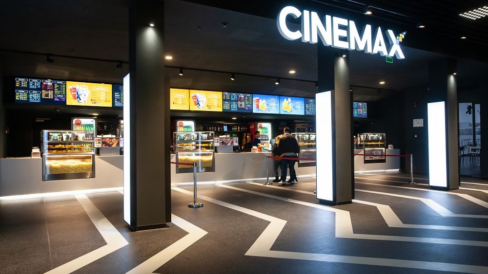 FOTO Cum arata cel mai nou cinematograf din Bucuresti, unde iti vei putea comanda mancare de la restaurant in timpul filmului