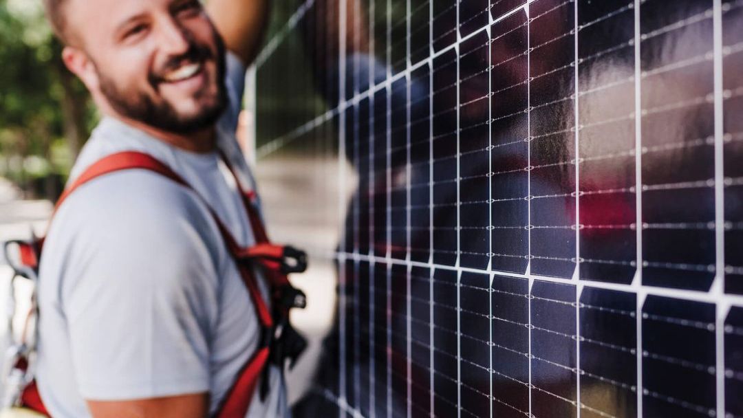 STUDIU DE CAZ - De la costuri uriașe, la eficiență energetică. Soluția prin care sistemele IBC Solar reduc chiar și cu 65% costurile la energie