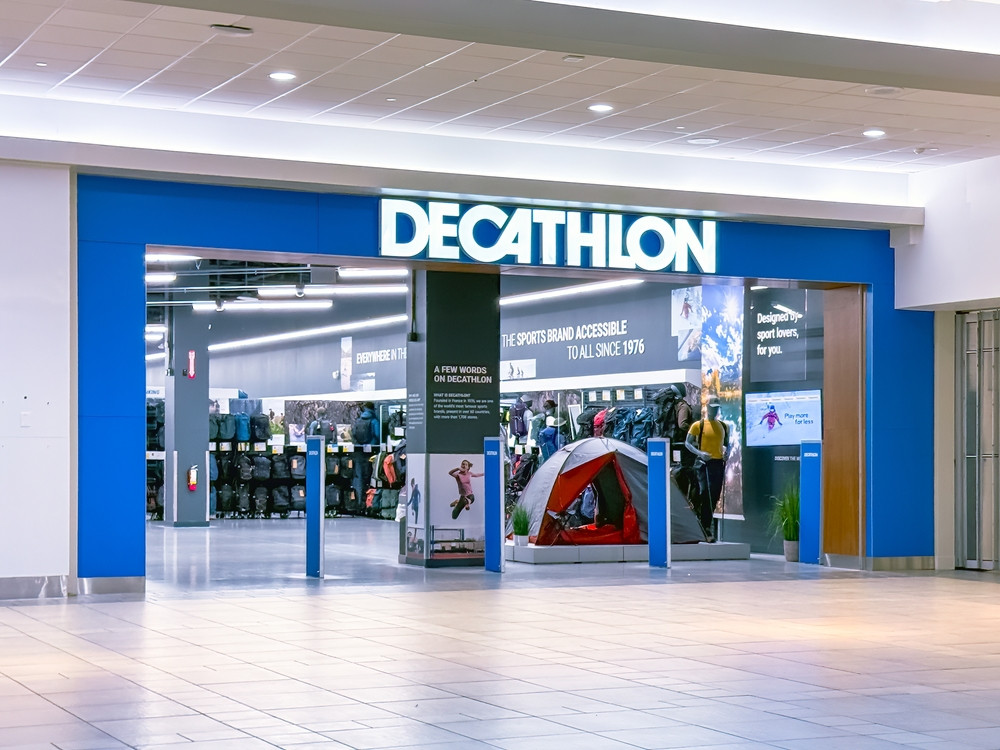 Back to School la Decathlon: ce reduceri propune retailerul la haine și încălțăminte pentru școală