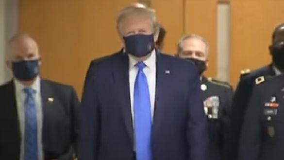 Donald Trump poartă în premieră mască în public, în vizită la militari americani răniţi pe front - VIDEO