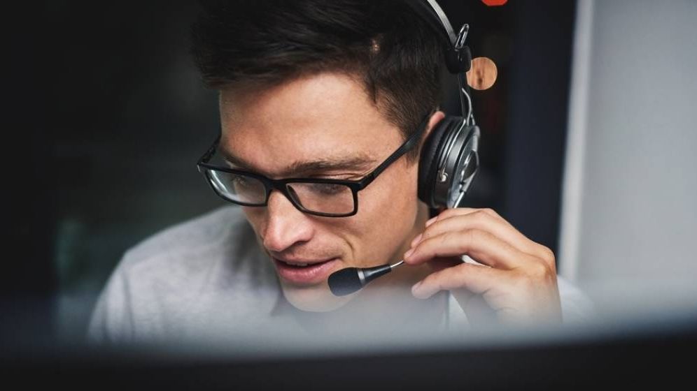 Chestionar: Cât de mulțumit ești de call center-ul băncii tale?