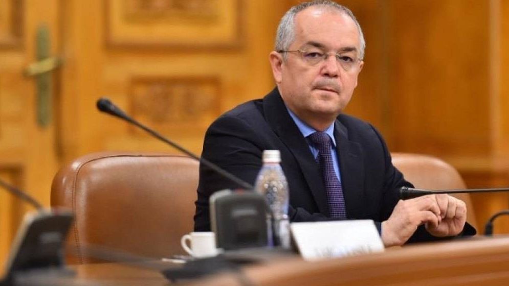 Emil Boc, avertisment la adresa directorilor de școli care cer părinților bani pentru fondul clasei: Vă fac de rușine public!