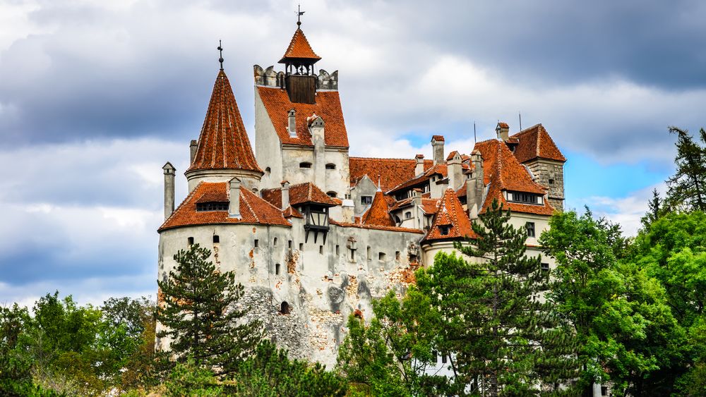 Ministrul turismului: Este un lucru benefic că s-au promovat destinaţii din România prin petrecerea de la Bran