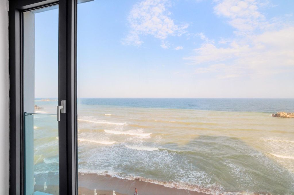 Cum arăta un penthouse de peste 1 milion de euro amplasat pe malul mării la Olimp - Imagine 23