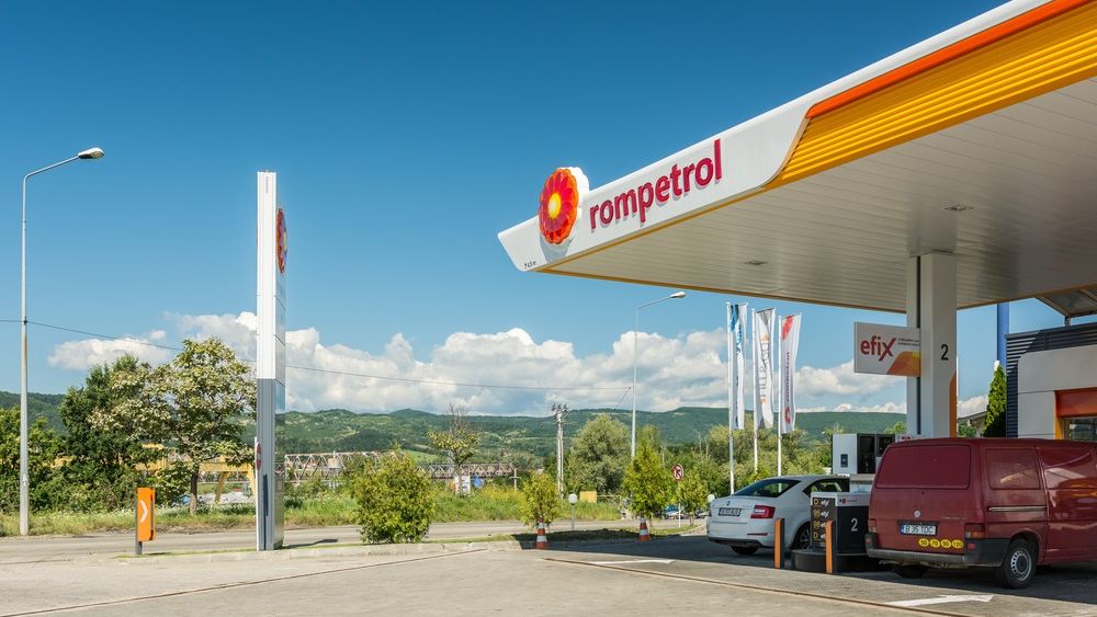 Rompetrol reduce cu 50 de bani preţul carburanţilor din benzinării
