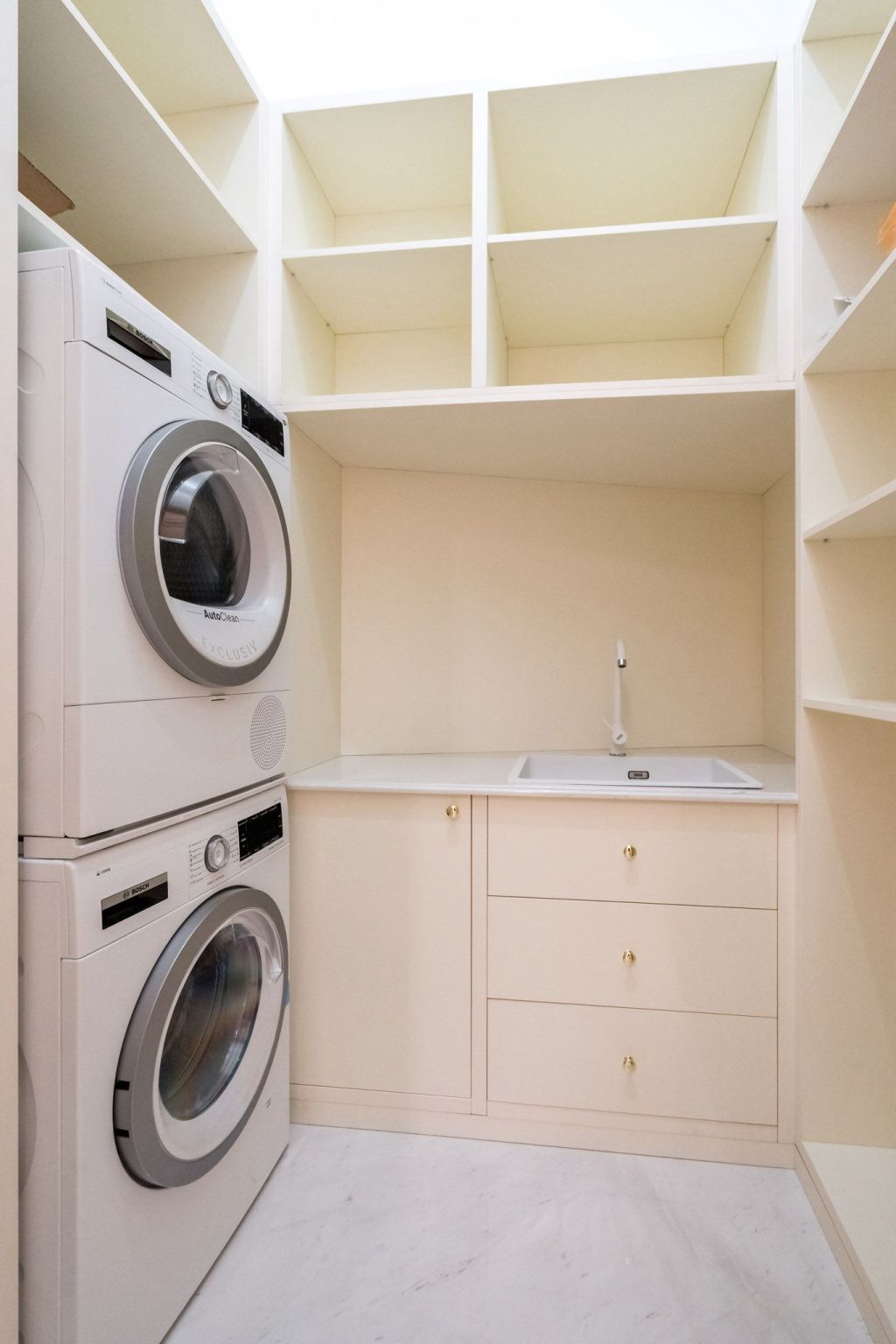 Cum arată un apartament de 2,5 milioane de euro din centrul Capitalei - Imagine 27