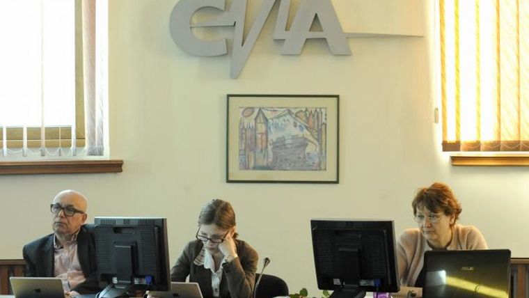 Doi membri CNA au cerut autosesizarea institutiei privind reflectarea protestelor de duminica la Romania TV si Antena 3