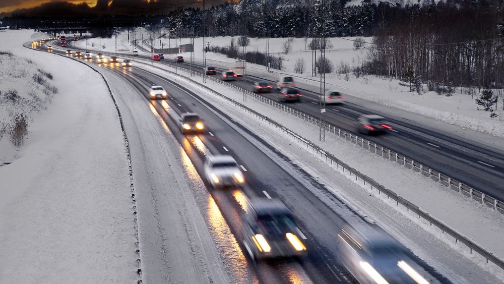 Circulatie rutiera ingreunata din cauza zapezii si a viscolului