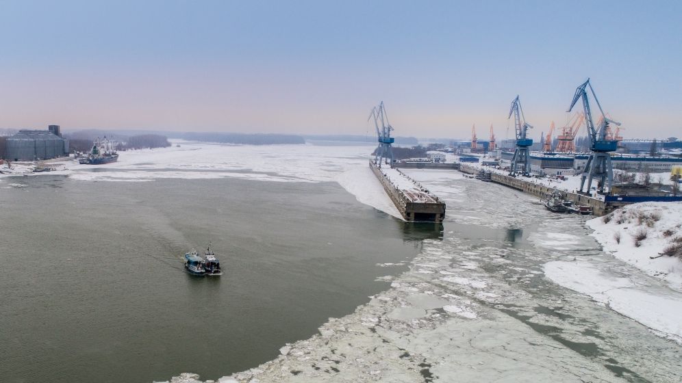 Brăila: Circa 30 tone de azotat de amoniu, stocate necorespunzător într-un depozit din zona portului
