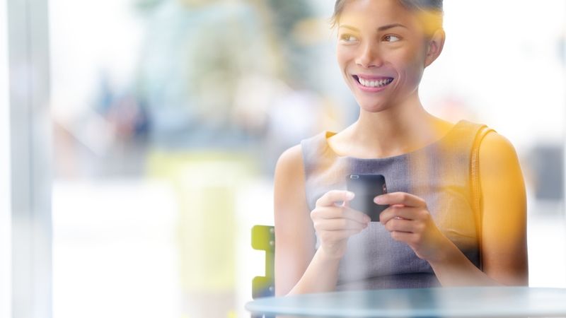 Reduceri eMAG. Ce oferte gasesti la telefoane in saptamana 14-18 august