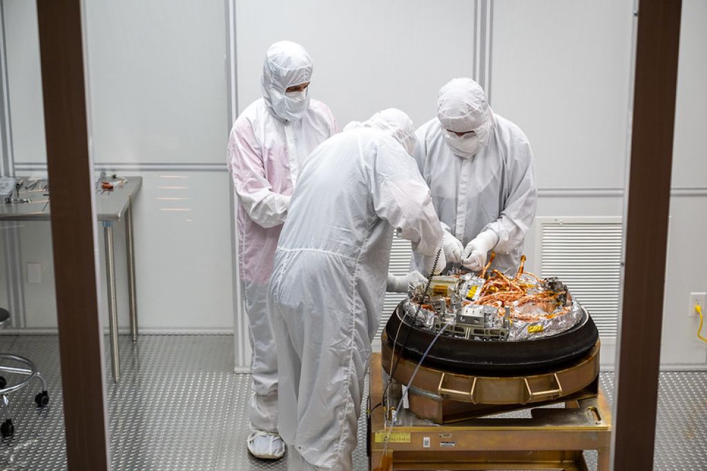 [GALERIE FOTO] "Comoara" adusă de o sondă NASA de pe asteroidul Bennu. Misiunea a durat 7 ani - Imagine 1