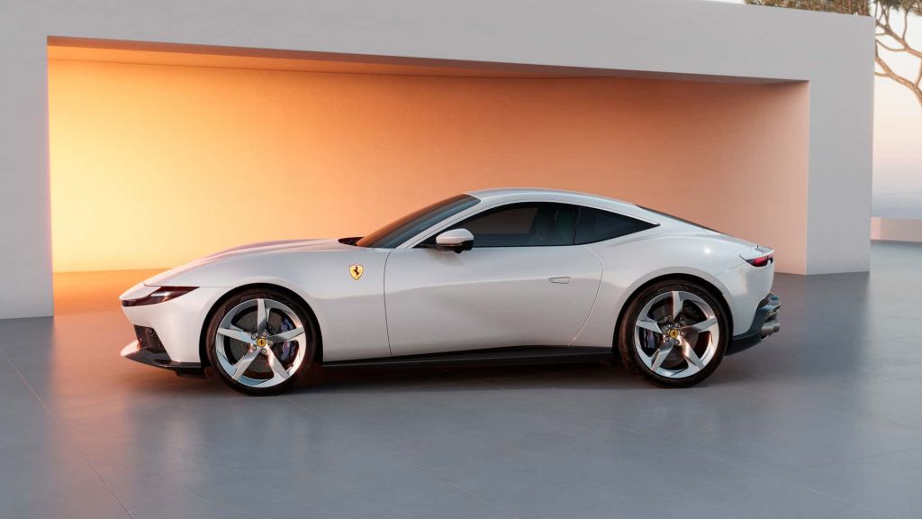 FOTO | Ferrari și-a prezentat noul model de buget. Are 4 locuri și un motor V8 - Imagine 9