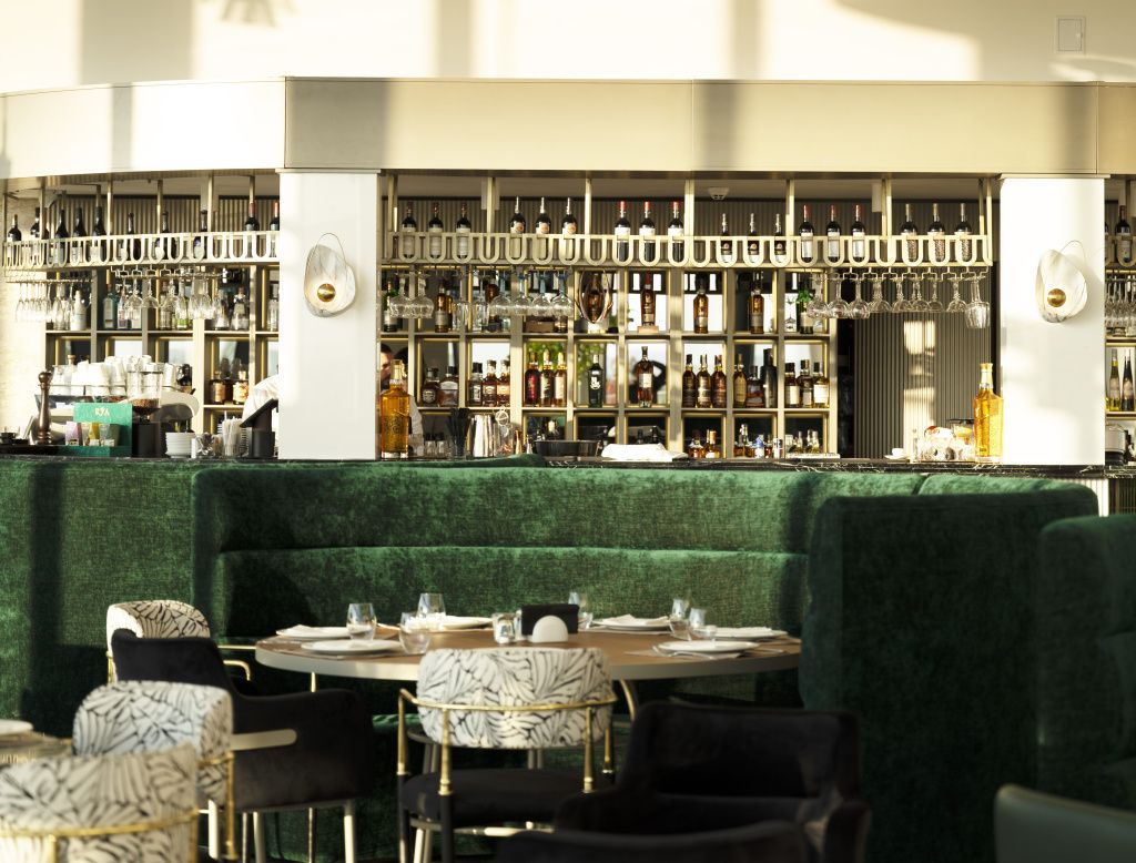 FOTO | Cel mai mare club de golf din Europa de Sud-Est se deschide în România. Vine și cu vile ș - Imagine 2