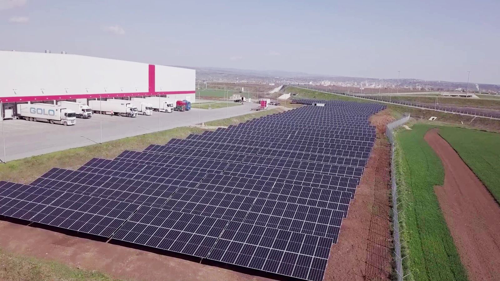 Enel X România construieşte un parc fotovoltaic de 1 MIL. euro în parteneriat cu Kaufland România