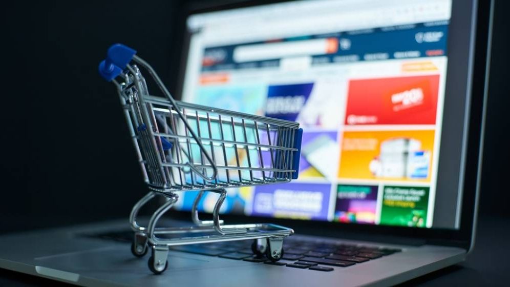 Ce preferă românii? Să cumpere online de la platformele chinezești sau de pe eMAG și alte platforme românești? Studiu Cargus: 63% aleg magazinele online locale