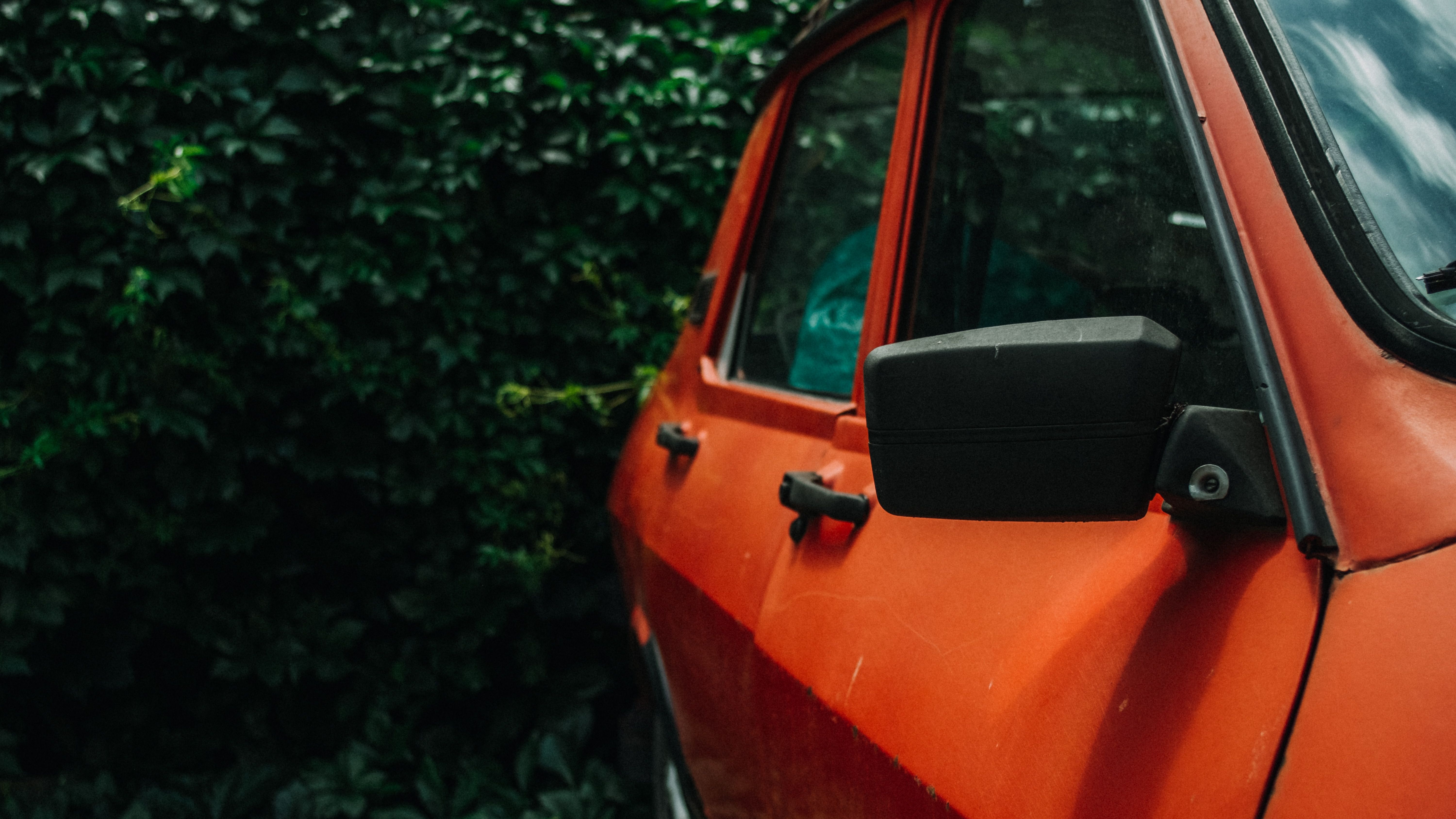 3.000 de lei pentru o mașină mai veche de 15 ani. Când începe Programul privind casarea autovehiculelor uzate