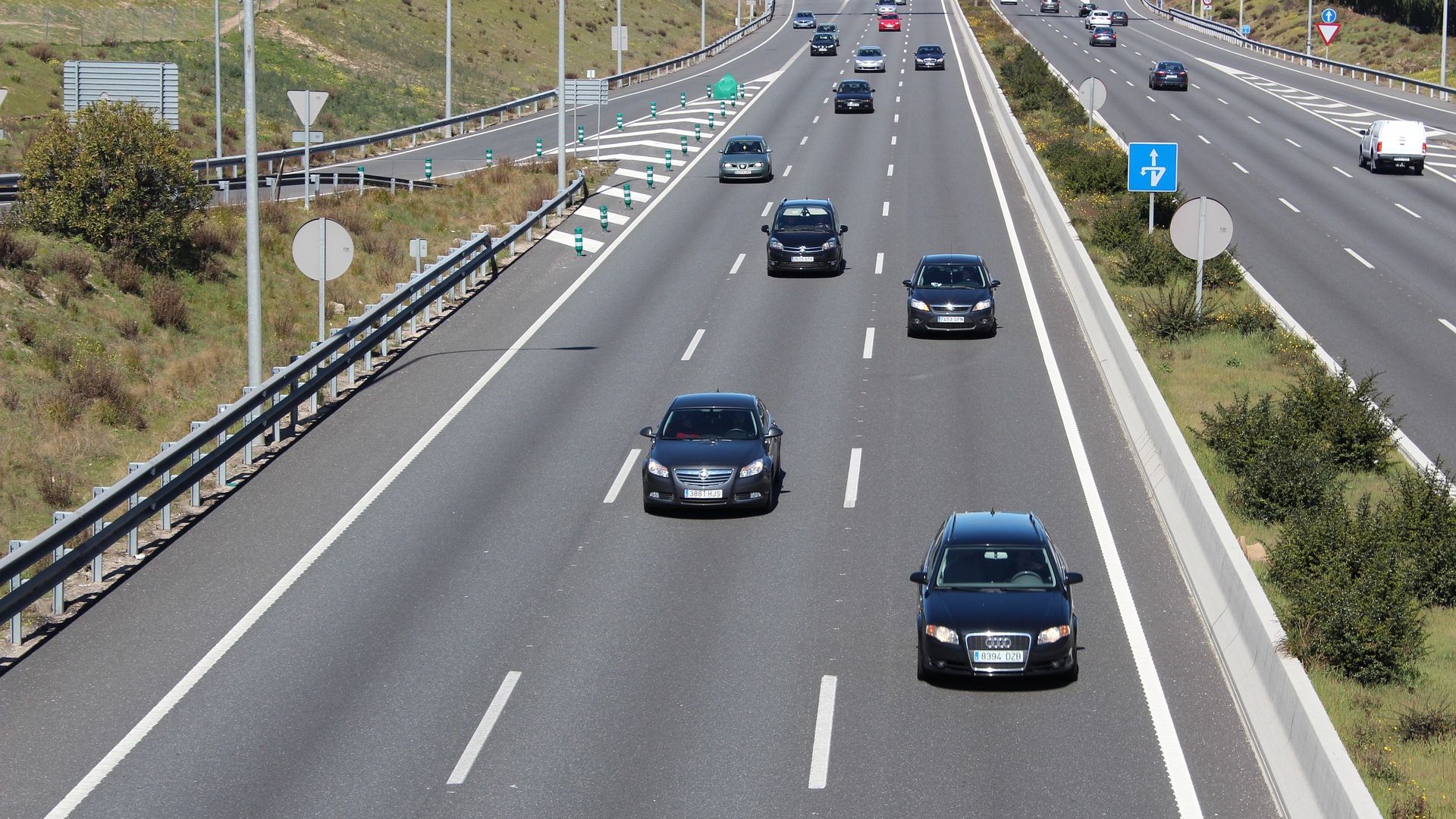 Spaniolii vor sa puna punct crizei pe care o traverseaza si pregatesc investitii de 5 MLD. euro in 2.000 km de autostrada si alte proiecte majore de infrastructura: ce putem invata si de ce nu putem replica modelul?