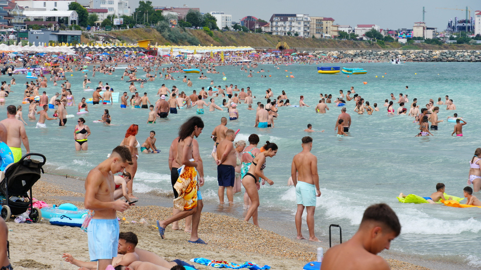 Românii și-au scurtat vacanțele, dar au ales all inclusive, hoteluri premium și experiențe în natură