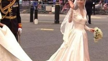 Rochia de mireasa a lui Kate Middleton aduce britanicilor 9 milioane de euro
