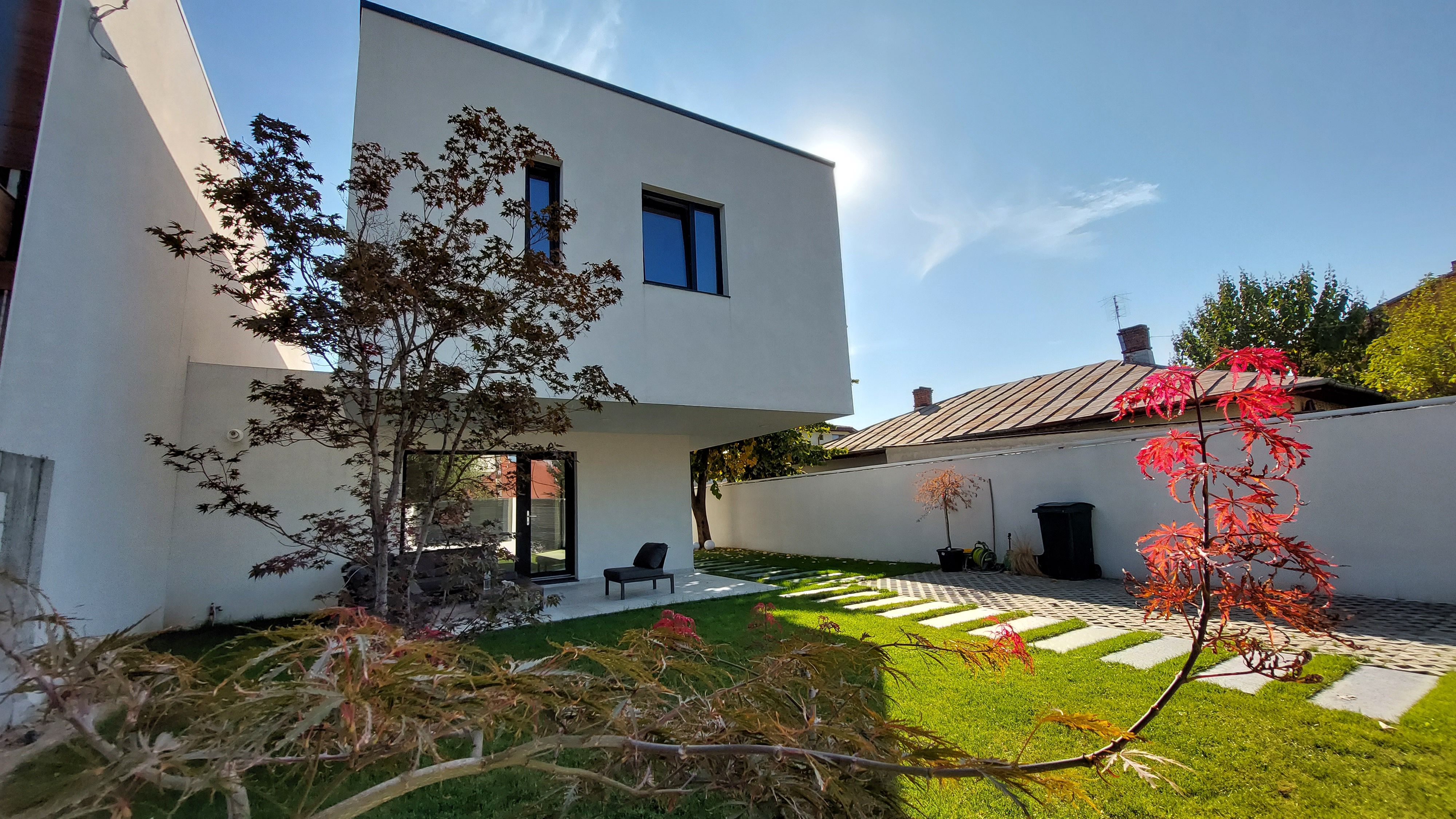 GALERIE FOTO | Cum arată o vilă nouă de peste jumătate de milion de euro din zona Pipera