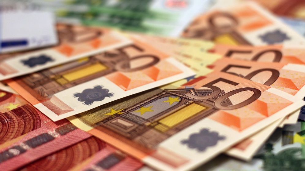 Credite de 5,5 mil. euro pentru studii de Licență și Master în UE, garantate de Fondul European de Investiții