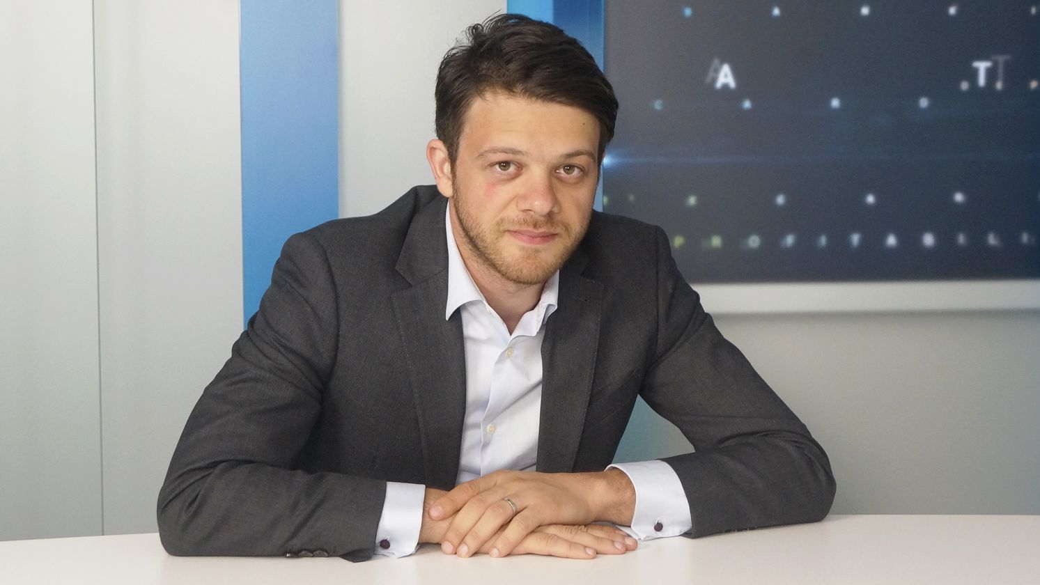 Victor Angelescu, APS Holding: Ne asteptam ca bancile grecesti sa scoata la vanzare portofolii importante de neperformante in 2017