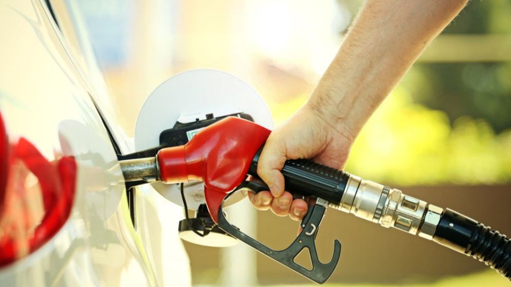 Scumpirile la pompă revoltă românii. Bogdan Ivan, ministrul Energiei, vine cu două propuneri în problema carburanților