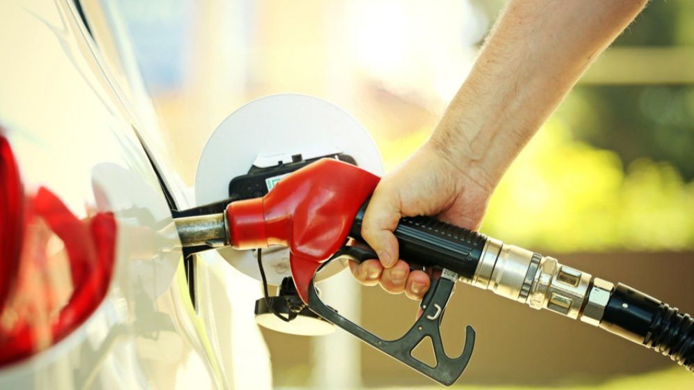 Preţul carburanţilor în România a depăşit 8 lei pe litru