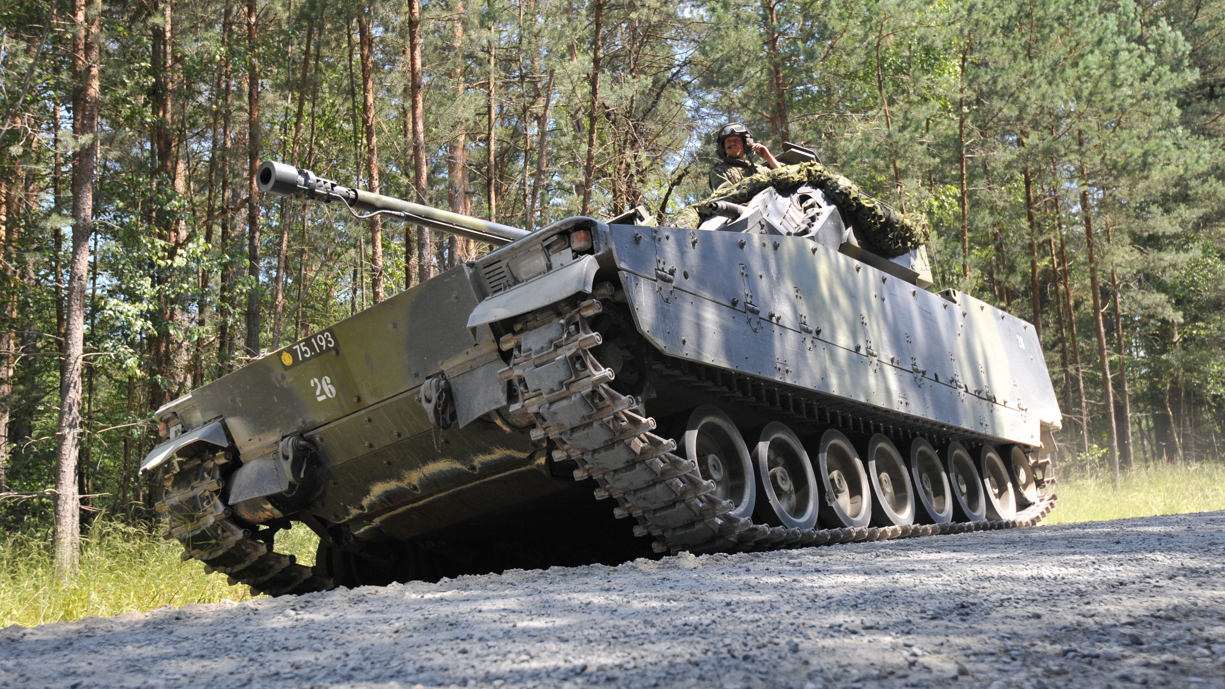 Berlinul nu s-ar opune dacă Polonia vrea să le dea ucrainenilor tancuri germane Leopard