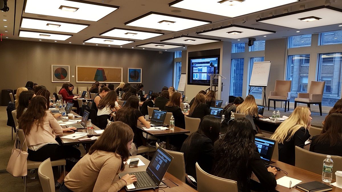 (P) Simulator al pietelor de capital, dezvoltat cu fonduri europene, este folosit de marile banci ale lumii