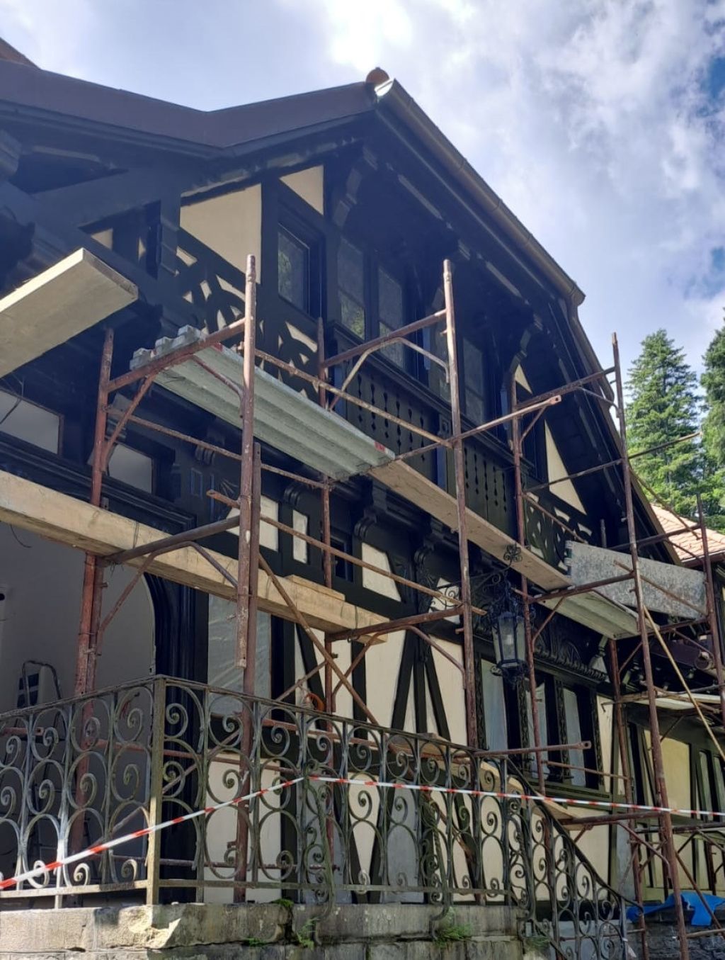 GALERIE FOTO | Vila Șipot, casa în care a luat "žnaștere" Palatul Peleș, se apropie de redesc - Imagine 9