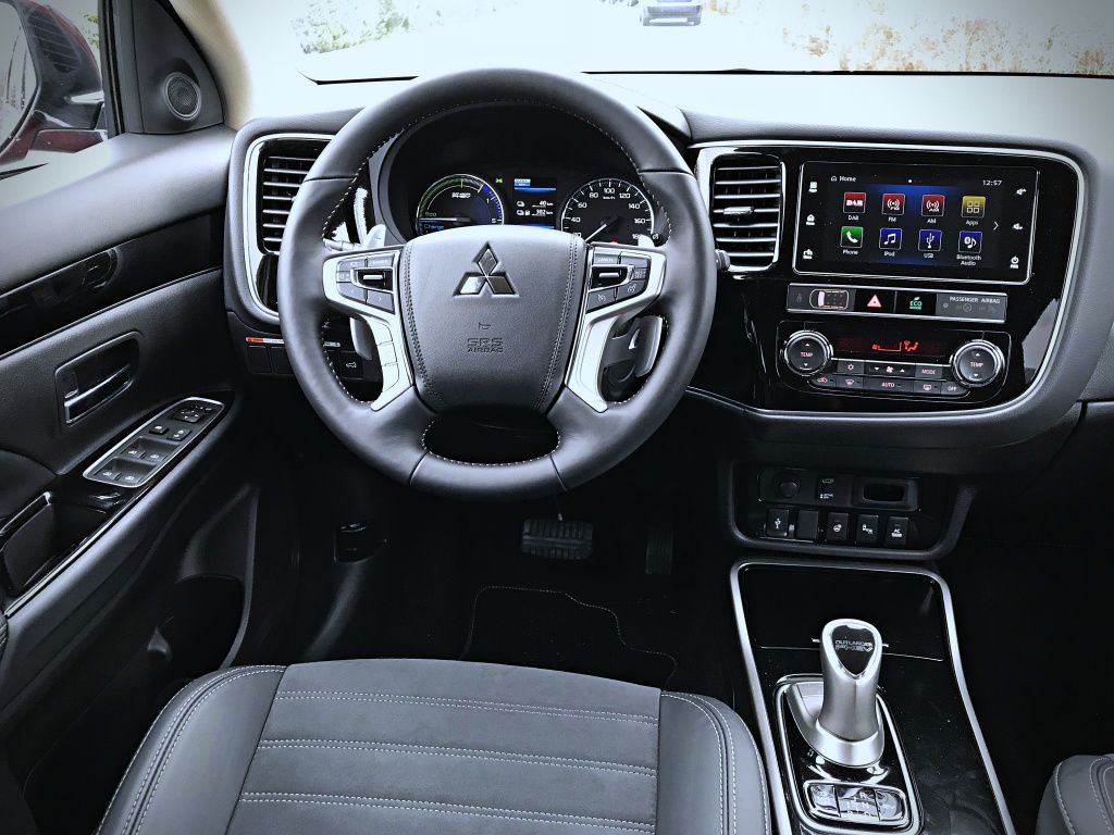 Mitsubishi Outlander PHEV - Imagine 10